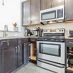 Centennial Park Near Broadway Sleeps 4