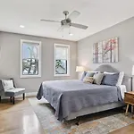 2mi Downtown Hot Tub Balcony 4 King Beds