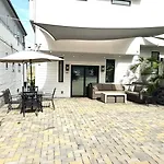 2mi Downtown Hot Tub Balcony 4 King Beds Holiday home