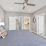 2mi Downtown Hot Tub Balcony 4 King Beds Nashville
