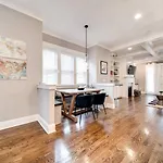 Nell's Haven Two Miles To Downtown & Broadway Holiday home Nashville