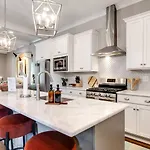 Nell's Haven Two Miles To Downtown & Broadway Holiday home Nashville
