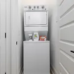 Apartment With Free Parking, 3 Miles Downtown, Near Restaurants *