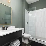 Apartment With Free Parking, 3 Miles Downtown, Near Restaurants