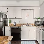 Relax And Unwind On Music Row