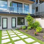 Skyline Views - Rooftop Pool - Maximum Luxury