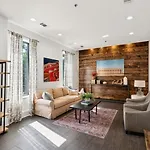 Centennial Park Near Broadway Sleeps 4
