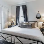 Centennial Park Near Broadway Sleeps 4 *