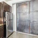 Centennial Park Near Broadway Sleeps 4