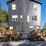 The Jolene Bubbly Bar With Views 5min To Dt Holiday home *