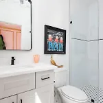 Holiday home The Jolene Bubbly Bar With Views 5min To Dt