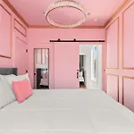 Holiday home The Jolene Bubbly Bar With Views 5min To Dt *