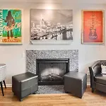 Uncork And Unwind Free Parking Pool Walk To Broadway! Apartment