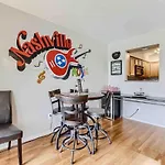 Uncork And Unwind Free Parking Pool Walk To Broadway! Apartment Nashville