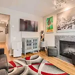 Uncork And Unwind Free Parking Pool Walk To Broadway!