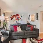 Apartment Uncork And Unwind Free Parking Pool Walk To Broadway! Nashville
