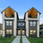 Rooftop Lounge 2 Miles From Broadway