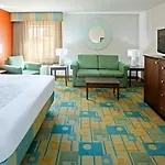 Hotel La Quinta By Wyndham Airport 3*