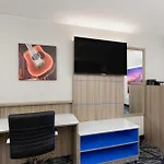 La Quinta By Wyndham South Hotel