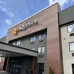 La Quinta Inn & Suites by Wyndham Nashville Airport