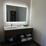 La Quinta By Wyndham Airport Hotel