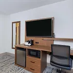 Hotel La Quinta By Wyndham Airport 3*