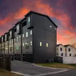 Two Neighboring Homes Sleeps 24 Walk To 12 South