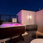 Luxe 4br Retreat With Hot Tub & Skyline Deck *