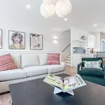 Luxe 4br Retreat With Hot Tub & Skyline Deck
