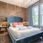 Holiday home Luxe 4br Retreat With Hot Tub & Skyline Deck *
