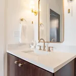 Luxe 4br Retreat With Hot Tub & Skyline Deck Holiday home