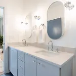 Holiday home Luxe 4br Retreat With Hot Tub & Skyline Deck