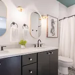 Holiday home Luxe 4br Retreat With Hot Tub & Skyline Deck