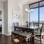 Holiday home Luxurious Downtown Corner Views 2 Bed 2bath 61