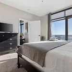 Luxurious Downtown Corner Views 2 Bed 2bath 61 Holiday home Nashville