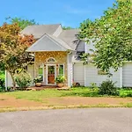 Group Haven Retreat- 2 Min To Lake! 15 Min To Dt!