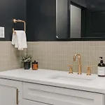 Starr Piano - Highball And Bellamy - 8 Bedroom Holiday home *