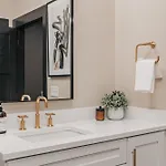 Starr Piano - Highball And Bellamy - 8 Bedroom Holiday home