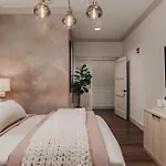 Starr Piano - Highball And Bellamy - 8 Bedroom Holiday home *