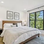 New Stylish Nash Townhouse W Hot Tub & Rooftop Nashville