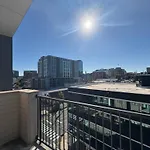 The Nash Luxe, Pool, Gym, Nightlife!