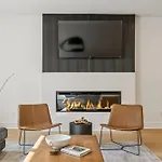 New Stylish Nash Townhouse W Hot Tub & Rooftop Nashville