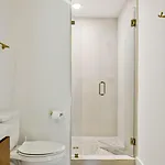 New Stylish Nash Townhouse W Hot Tub & Rooftop Nashville