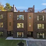 Nashville Getaway Rooftop Views & Modern Comfort