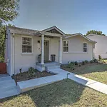 Dream Sylvan Park 4 Bed 3 Bath, Lush Outdoor Area