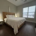 -New-The Nash Luxe, Pool, Gym, Nightlife!