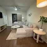 Apartment The Nash Luxe, Pool, Gym, Nightlife! *