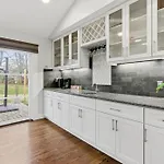 Spacious Modern Ranch 5 Miles To Downtown