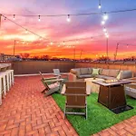 Skyline Views With Double Rooftop Deck & Game Room