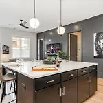 The Acklen-Private Balcony-4 Mins To Broadway